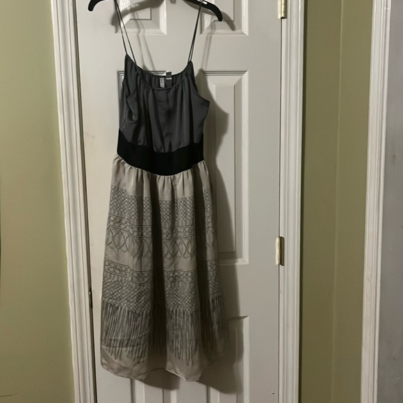 Old Navy Dresses & Skirts - Old Navy Geometric MIDI Dress- M